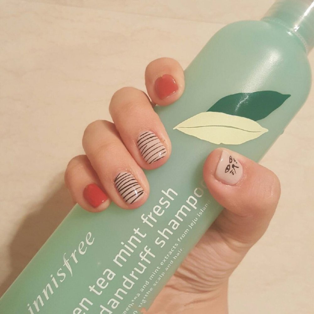 [NWT] Cat Nail Art Contrast Lines 24 Pcs Short Fake Nails Press On Nails